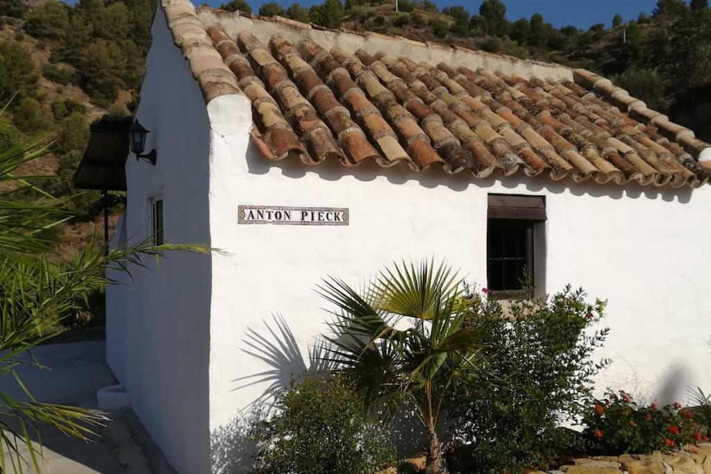 Tiny House 12M2 In Holiday Park With 55 M2 Pool Tolox Exterior photo